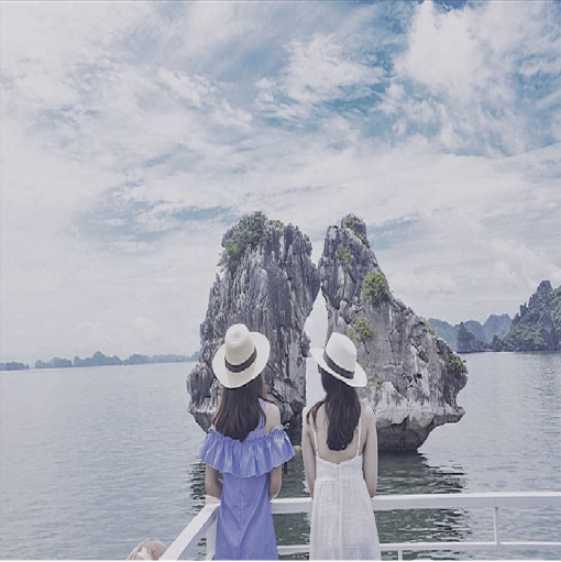 Hòn Trống Mái một trong những biểu tưởng nổi bật của Hạ Long