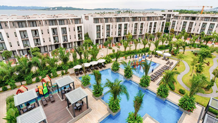 Resort Hạ Long với hồ bơi ngoài trời được thiết kế ấn tượng