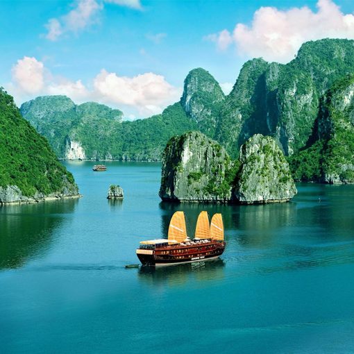 Vịnh Hạ Long 1 trong 7 kỳ quan thiên nhiên thế giới