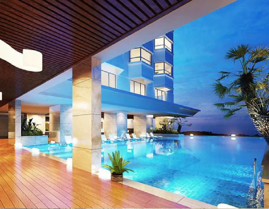 Khách sạn có khu vực bể bơi trong nhà và ngoài trời cực rộng