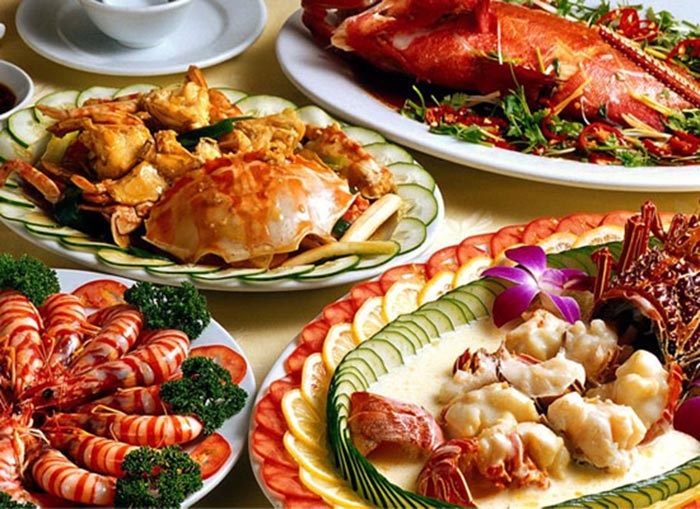 Nhà hàng Hoa San Hô với các món ăn đa dạng, trình bày đẹp mắt