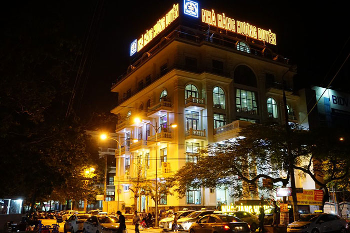 Nhà hàng Hương Duyên sở hữu vị trí đặc địa với 2 mặt tiền lớn