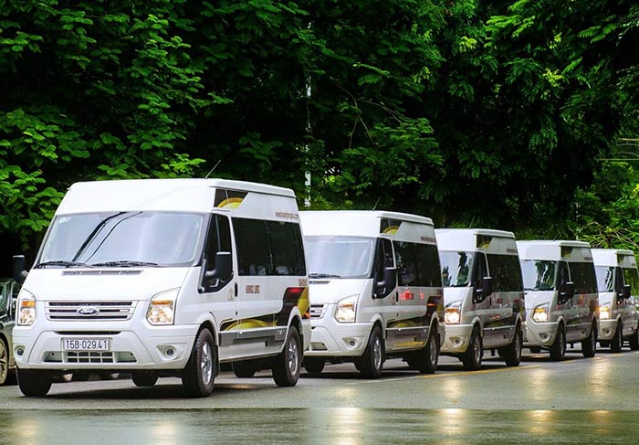 Du khách đến Hạ Long có thể di chuyển bằng phương tiện cá nhân hoặc xe du lịch