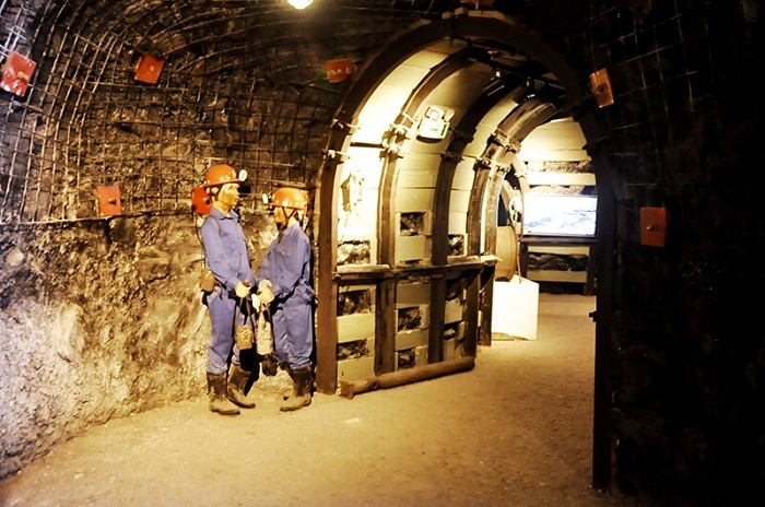 Mô hình công nhân mỏ được tái hiện trong bảo tàng Hạ Long