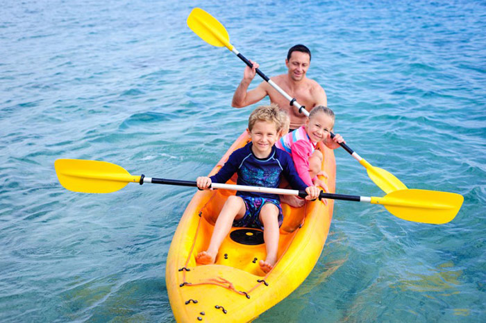Bộ môn chèo thuyền dưới nước là việc tăng sức bền, rèn luyện sức khỏe và gắn kết thành viên gia đình
